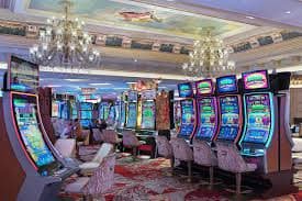Roulette စားပွဲပေါ် လောင်းကစားနေသောမြင်ကွင်း